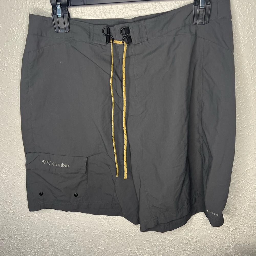 Columbia Men's Gray Shorts